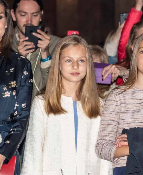 Los estilismos de la reina Letizia y sus hijas en la Misa de Pascua