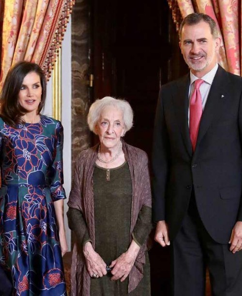 La reina Letizia repite modelo de Carolina Herrera