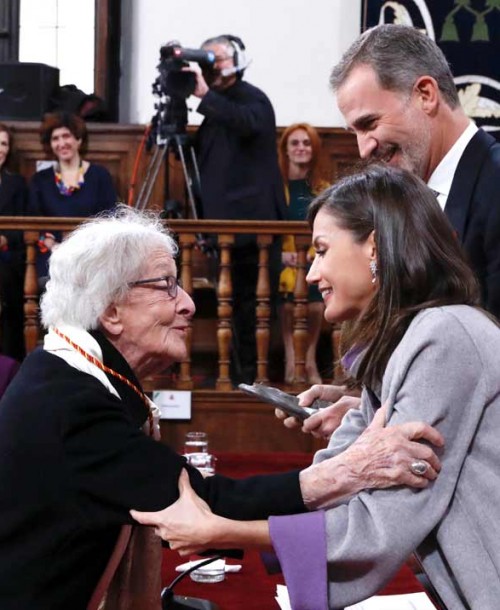 La reina Letizia, de Carolina Herrera, en la entrega del Premio Cervantes