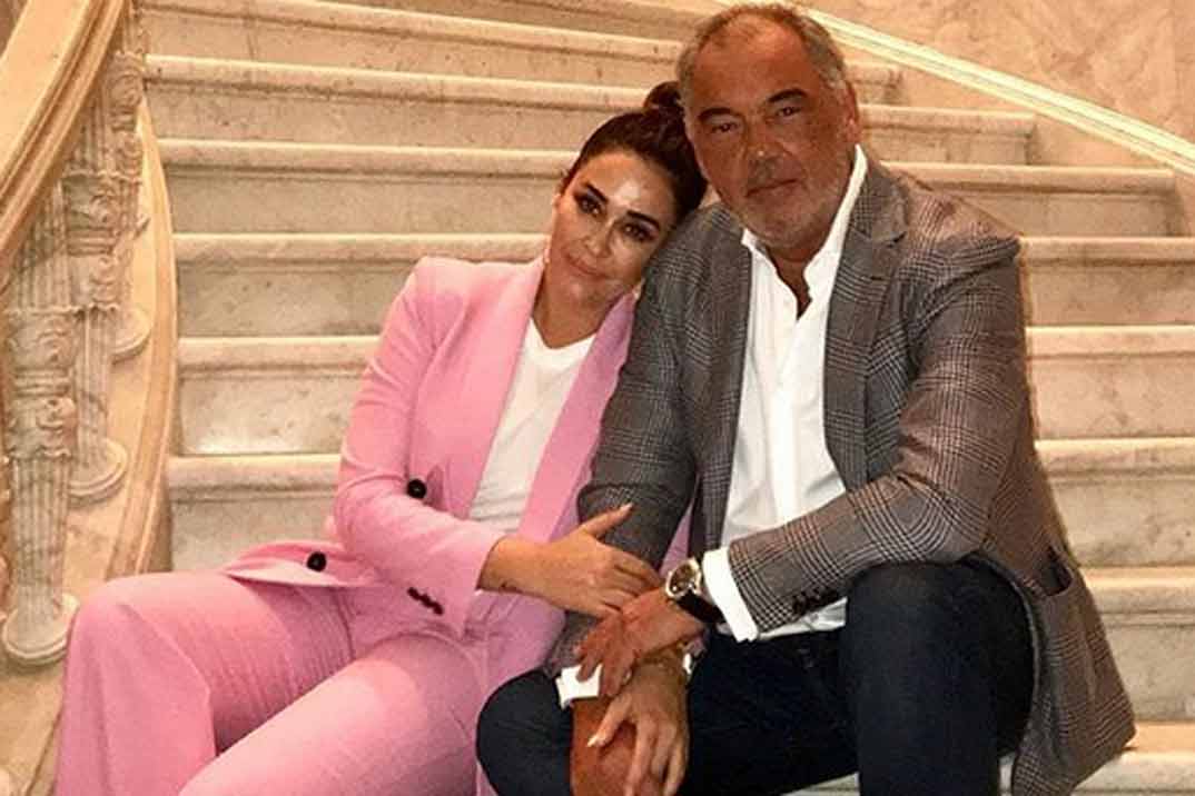 Vicky Martín Berrocal posa, por primera vez, con su novio