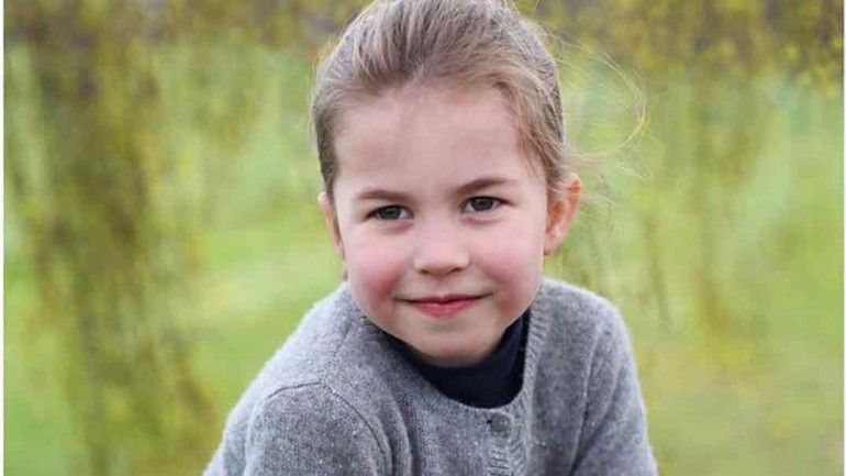 Las imágenes más entrañables de Charlotte de Cambridge en su cuarto cumpleaños