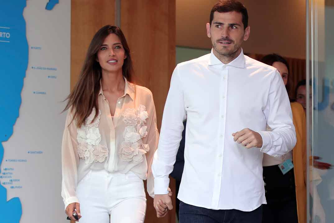 Iker Casillas se emociona al salir del hospital