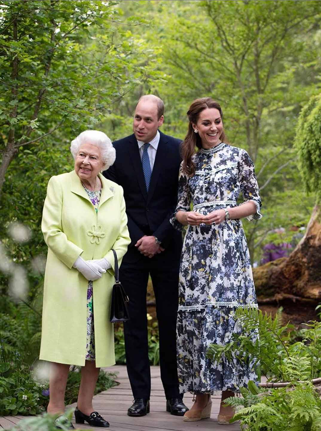 Los duques de Cambridge con la reina Isabel II de Inglaterra © kensingtonroyal