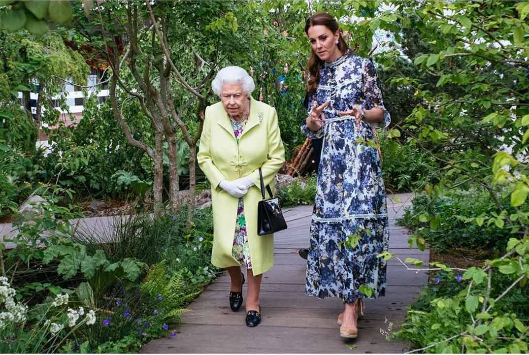 Los duques de Cambridge con la reina Isabel II de Inglaterra © kensingtonroyal