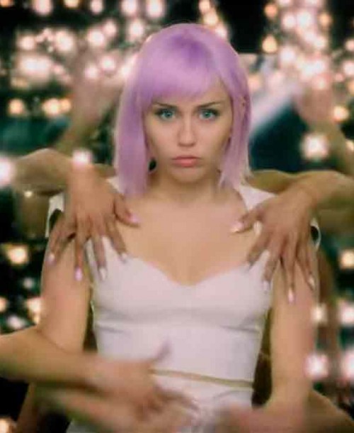 Primeras imágenes de Miley Cyrus en la quinta temporada de “Black Mirror”