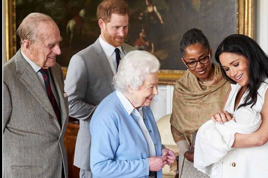 La reina Isabel II apoya la independencia del príncipe Harry y Meghan Markle