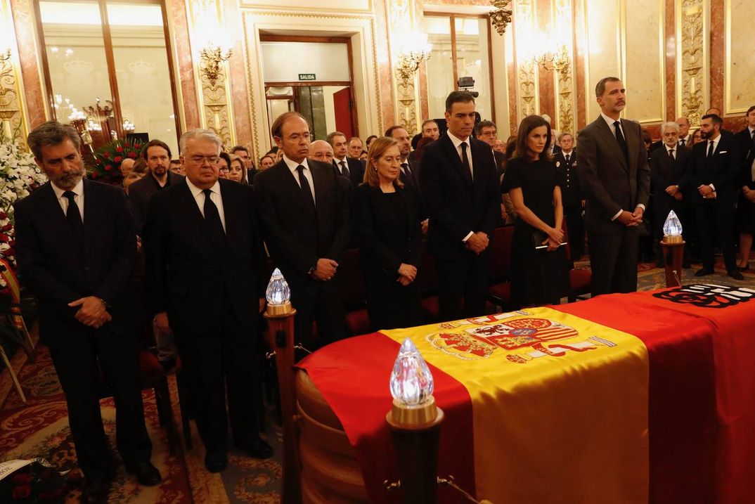 Reyes Felipe y Letizia - Capilla Ardiente Alfredo Pérez Rubalcaba © Casa S.M. El Rey