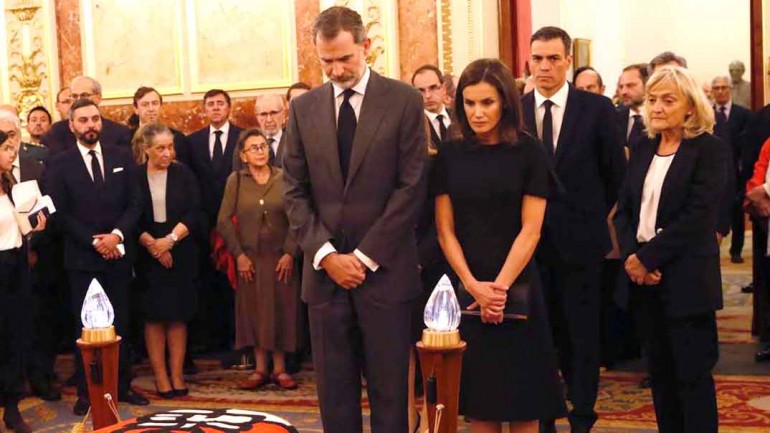 Los Reyes, muy emocionados, en su último adiós a Alfredo Pérez Rubalcaba