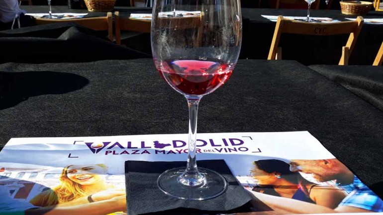 Plaza Mayor de Valladolid centro y corazón del vino