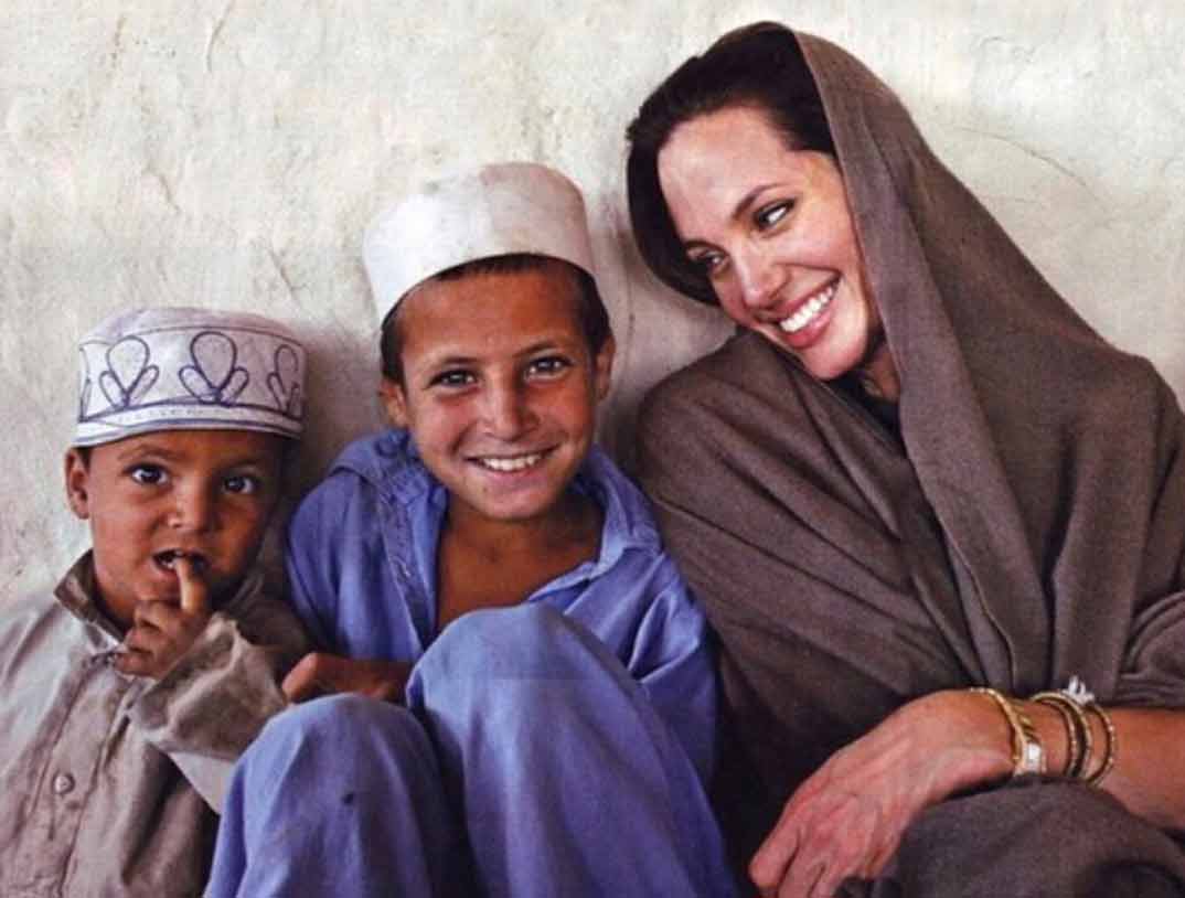 angelina-jolie-acnur