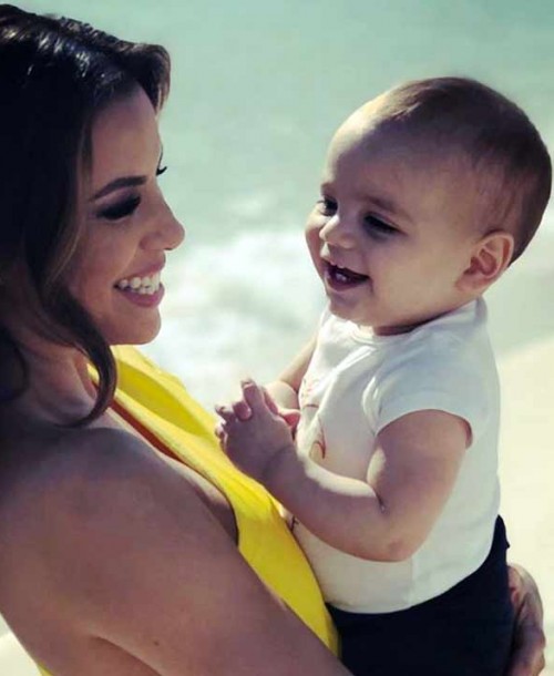 Eva Longoria bautiza al pequeño Santiago