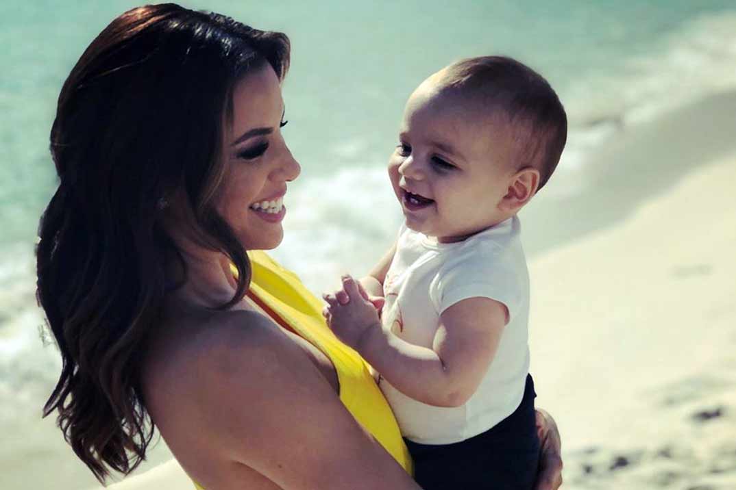 Eva Longoria bautiza al pequeño Santiago