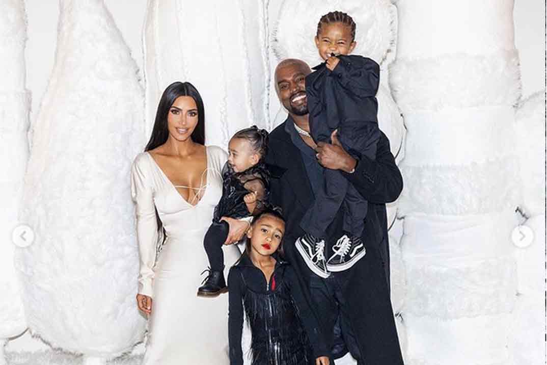 Kim Kardashian nos presenta a su cuarto hijo, Psalm Ye