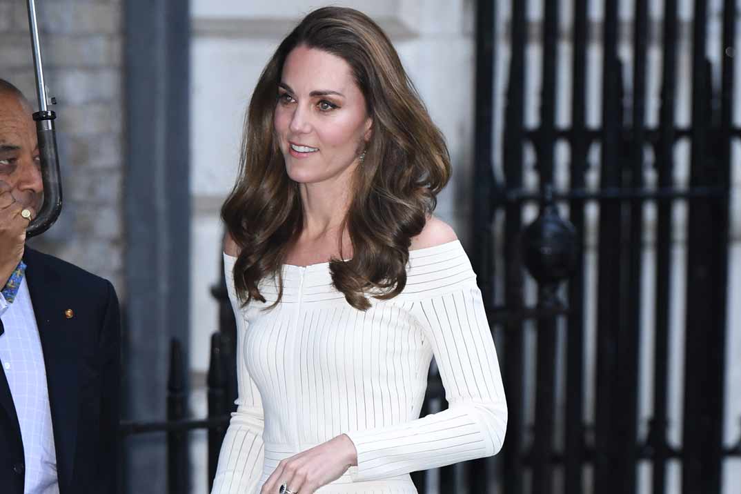 Kate Middleton apuesta por el blanco para brillar en una noche de gala