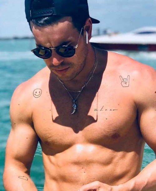 Mario Casas sube la temperatura en las redes sociales