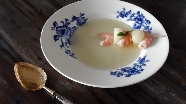 Crema de melón con langostinos