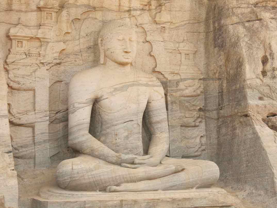 polonnaruwa-buda-sentado-2