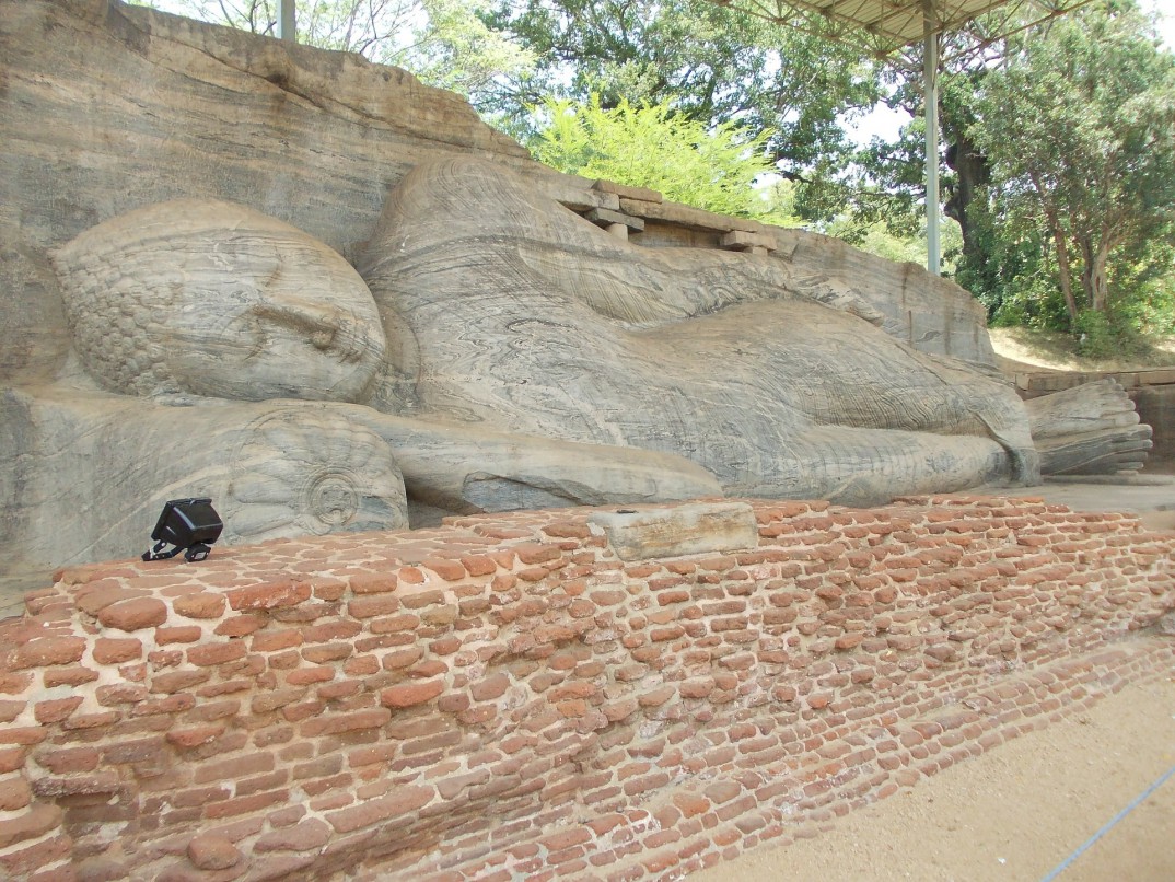 polonnaruwa buda tumbado