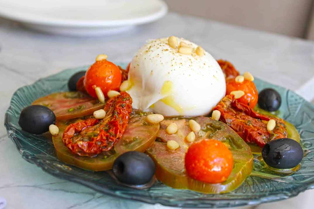 restaurante-gigi-ensalada-burrata