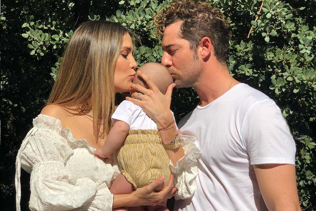 Rosanna Zanetti y David Bisbal con Matteo © Redes Sociales