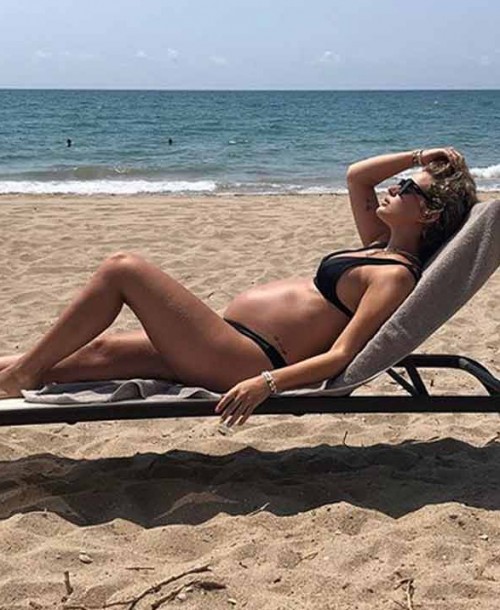 El posado en bikini de Laura Escanes en su séptimo mes de embarazo