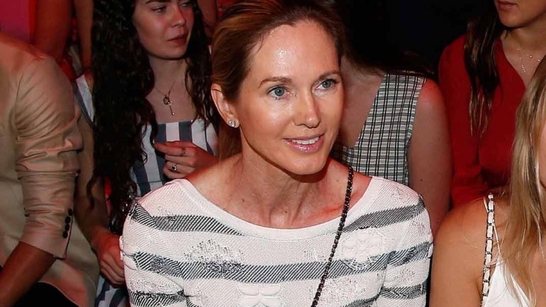 Miranda Rijnsburger toma nota de la nueva colección de Agatha Ruiz de la Prada