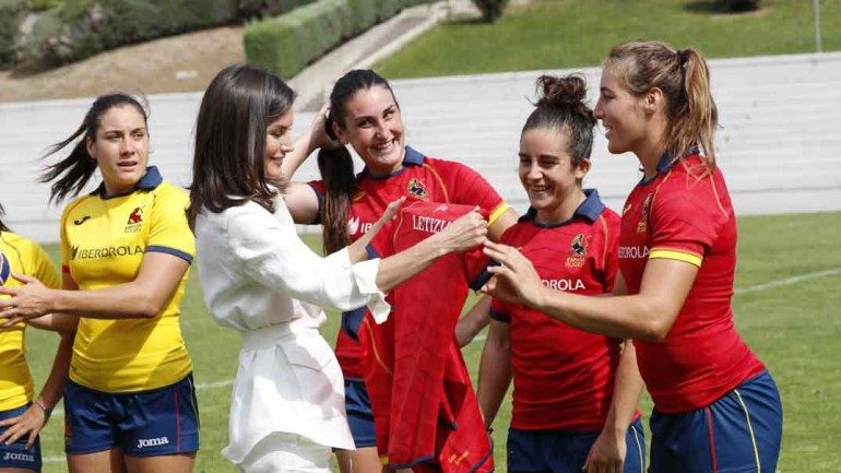 La reina Letizia anima a la selección nacional femenina de rugby