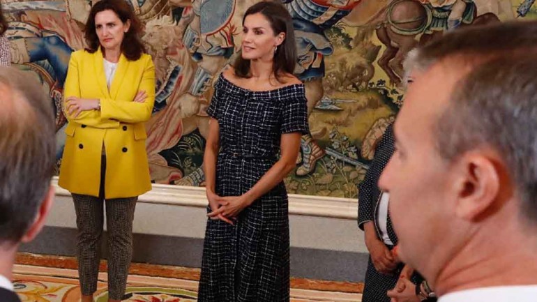 La reina Letizia estrena un vestido de Zara de menos de 20€