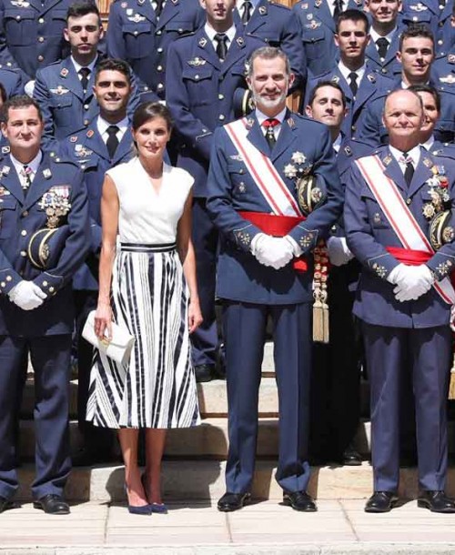Los Reyes entregan los Reales Despachos de Empleo en la Academia General del Aire