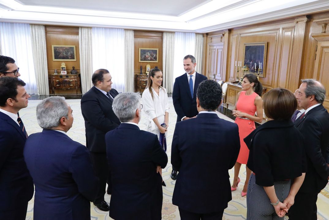 Los Reyes Felipe y Letizia durante la audiencia con la nadadora Ona Carbonell © Casa S.M. El Rey