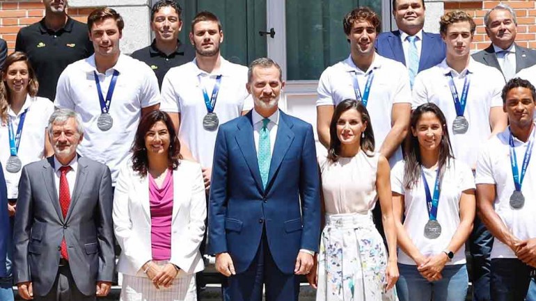 La reina Letizia y su perfecto look working girl de verano