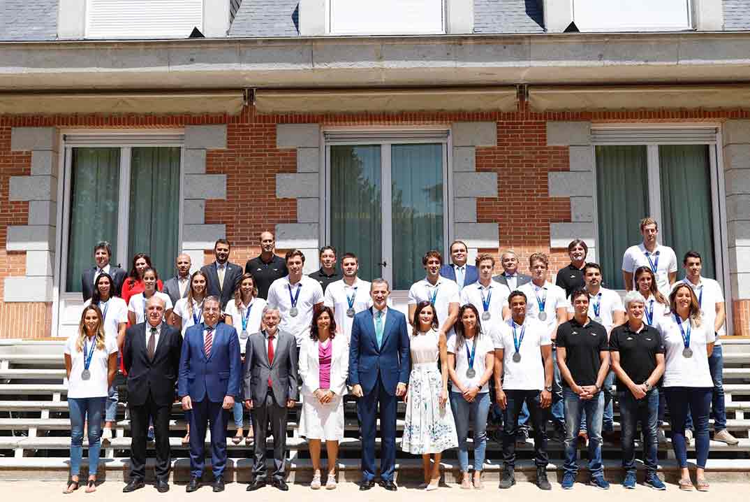 Reyes de España con Equipo Femenino y Masculino de Waterpolo - Casa S.M. El Rey