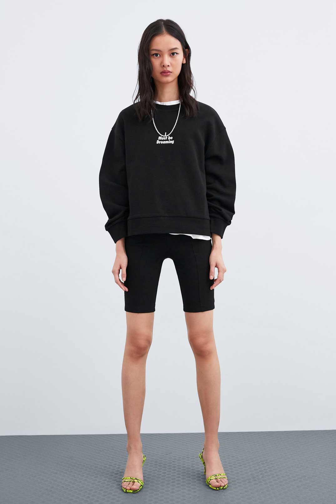 zara-sudadera-y-ciclistas