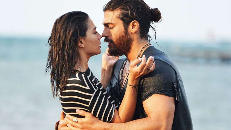 ‘Kara Sevda’ y ‘Erkenci kus’ regresan hoy a Divinity