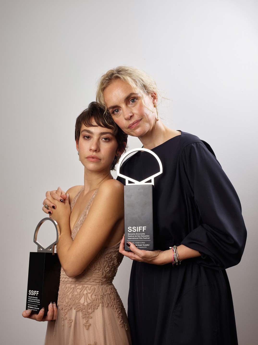 Greta Fernández y Nina Hoss - Concha de Plata a la mejor actriz  © Festival de Cine de San Sebastián 2019
