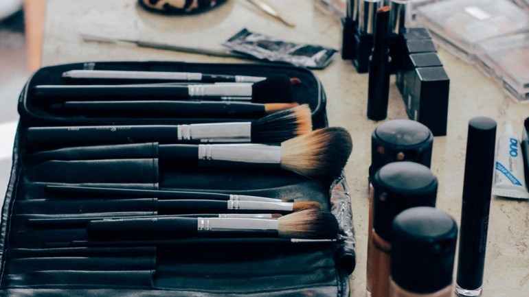 Qué llevo en mi bolsa de maquillaje