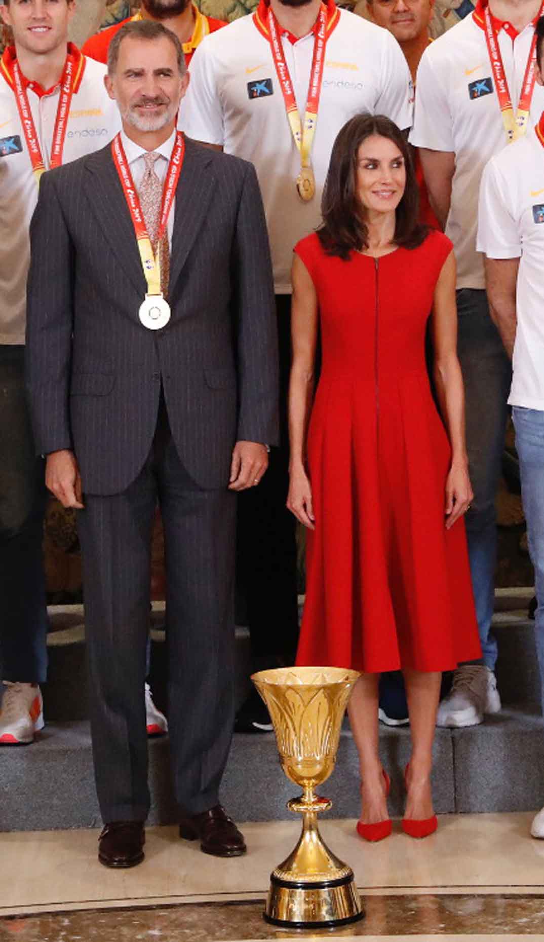 Los Reyes junto al equipo de la Selección Nacional de Baloncesto, Campeona del Mundial FIBA 2019 © Casa S.M. El Rey