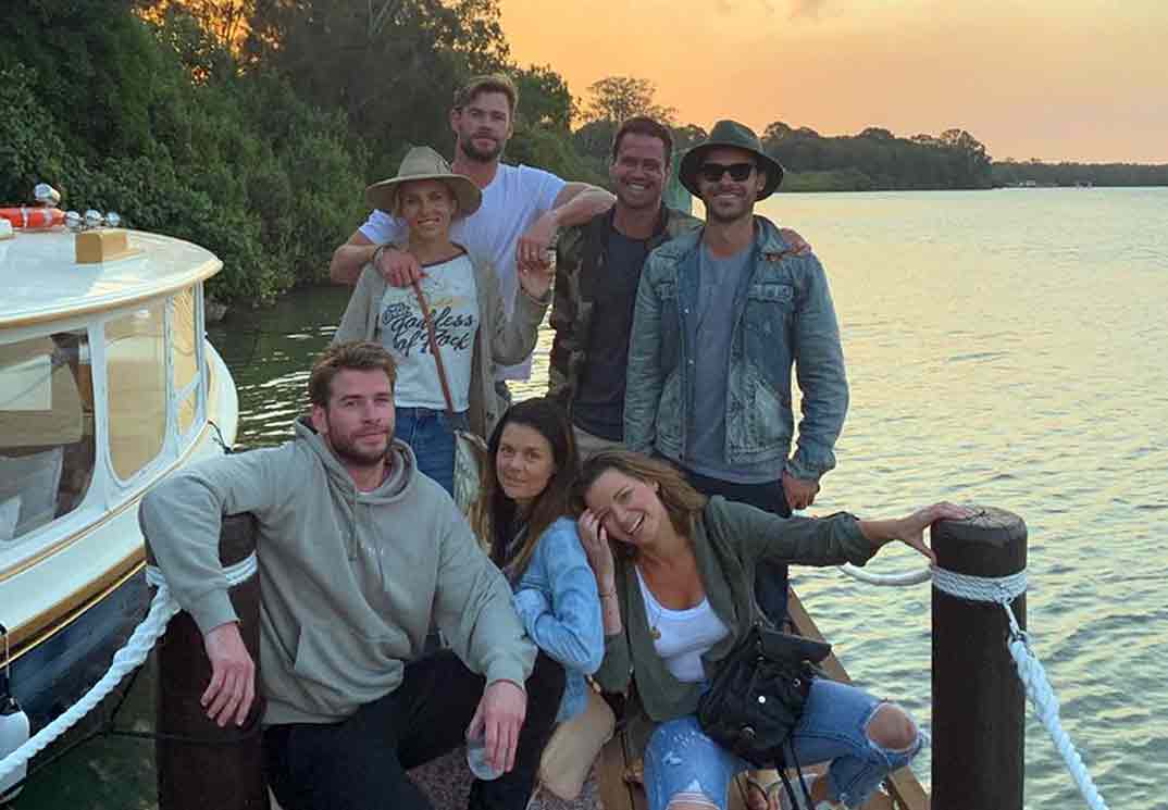 Liam Hemsworth con su hermano Chris y su cuñada, Elsa Pataky © Instagra