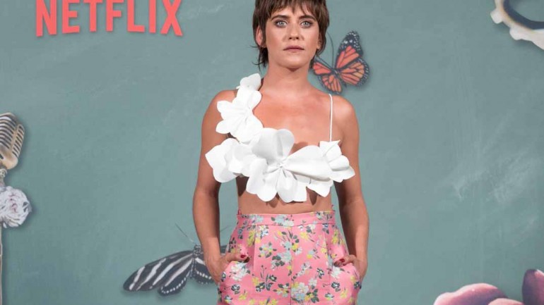 María León se viste de flores en la presentación de «La casa de las flores»
