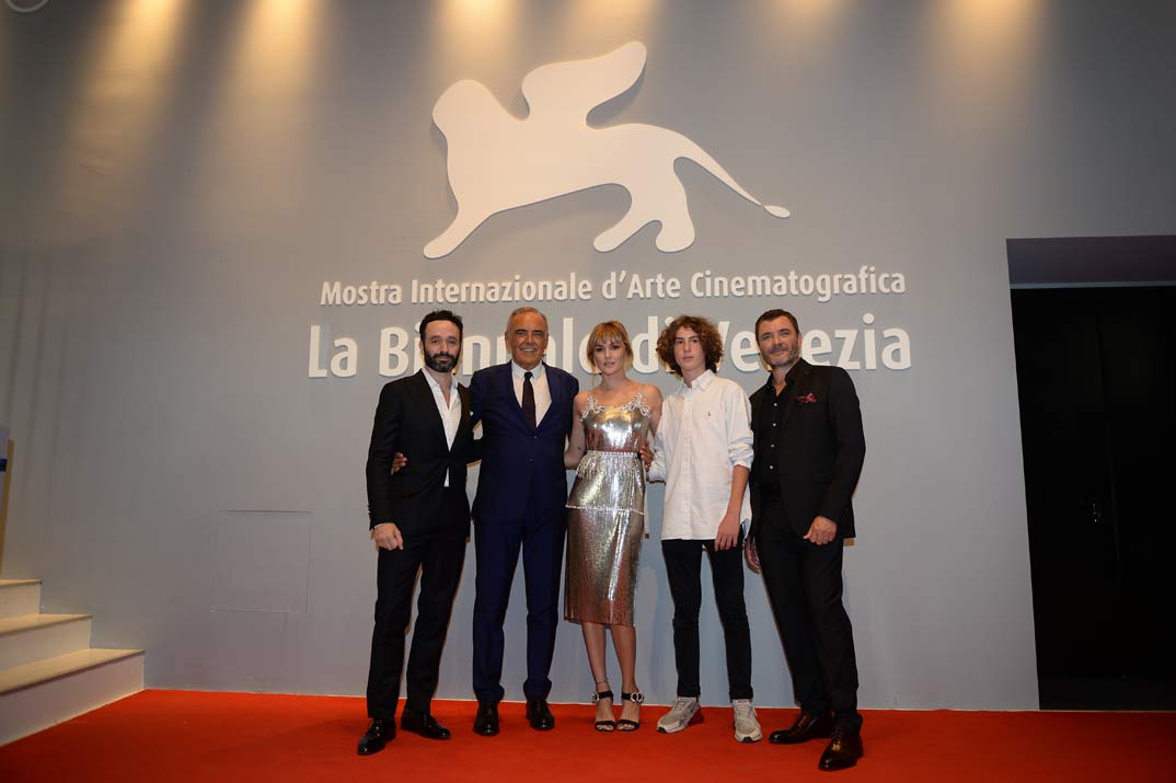 Marta Nieto con el equipo de Madre © La Biennale di Venezia - foto ASAC 