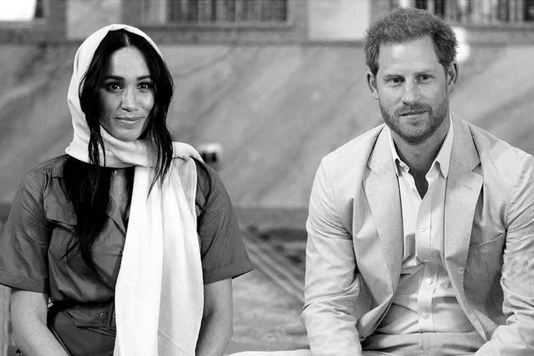 Meghan Markle con velo para visitar la mezquita más antigua de Sudáfrica