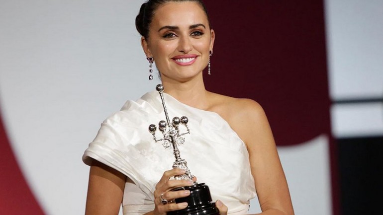 El emotivo discurso de Penélope Cruz y su vestido de ensueño en el Festival de Cine de San Sebastián