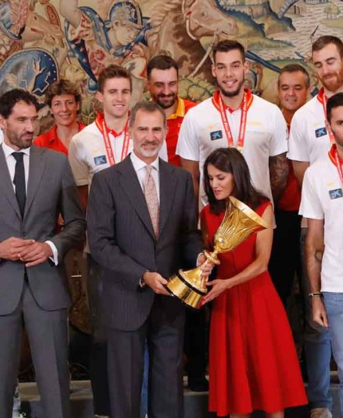 Los Reyes felicitan a la Selección de Baloncesto