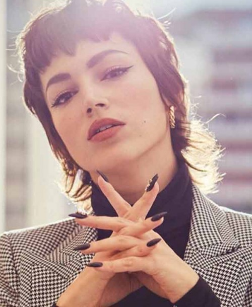 Úrsula Corberó apuesta por el traje «oversize»
