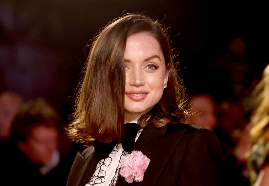 Ana de Armas conquista Londres con un traje chic