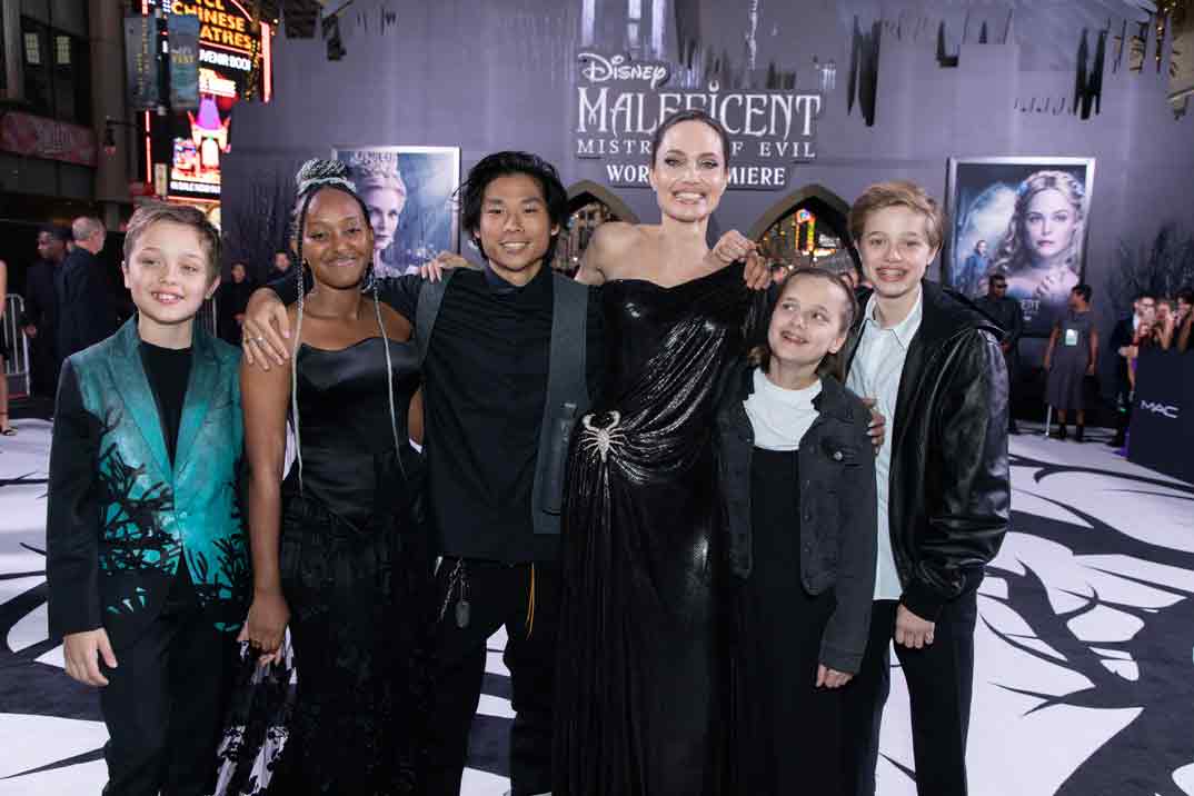 Angelina Jolie con sus hijos - Estreno Maléfica 2 en Los Ángeles