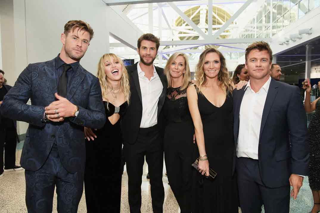 Chris Hemsworth, Miley Cyrus, Liam Hemsworth, Leonie Hemsworth, Samantha Hemsworth and Luke Hemsworth - Estreno Los Vengadores Endgame - Los Ángeles