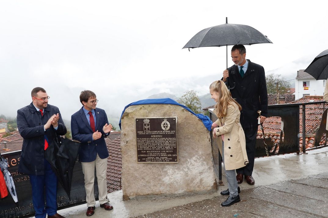 Familia Real - Entrega de la XXX edición del Premio al Pueblo Ejemplar de Asturias © Casa S.M. El Rey