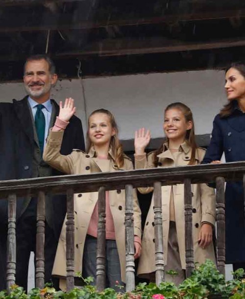 Así ha sido la visita de los Reyes y sus hijas a Asiegu, Premio Pueblo Ejemplar de Asturias