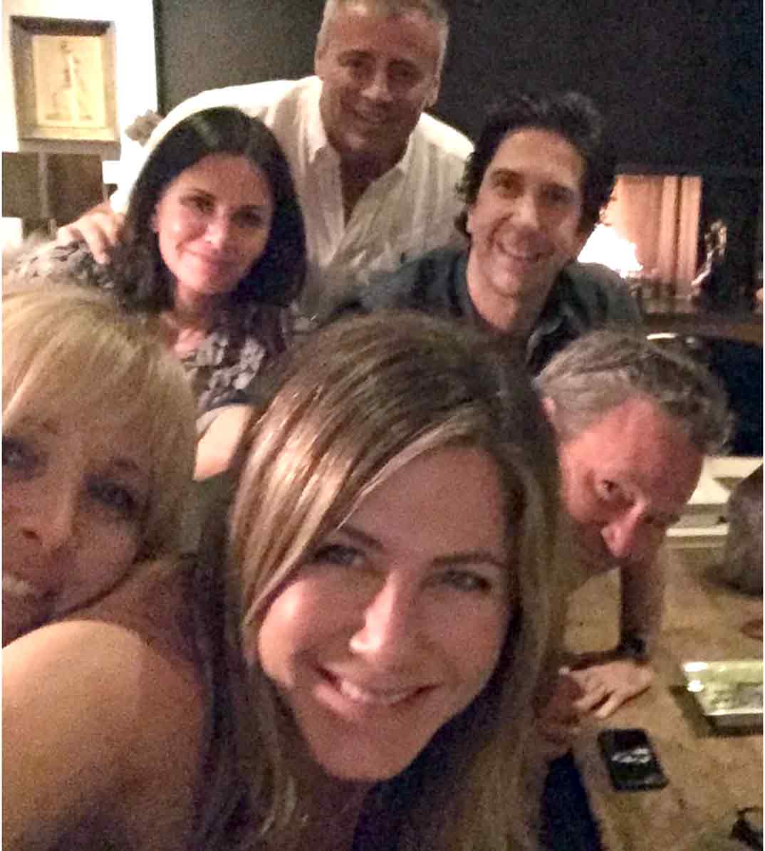 Jennifer Aniston junto a Matt LeBlanc, Courteney Cox, Lisa Kudrow, David Schwimmer y Matthew Perry © Instagram